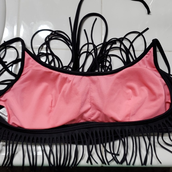 🚨 SOLD!🚨VS PINK Fringe Halter Bikini Top 👙 - Picture 5 of 7